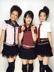 Buono!, intérprete de «Kiss! Kiss! Kiss!» (Shugo Chara!)